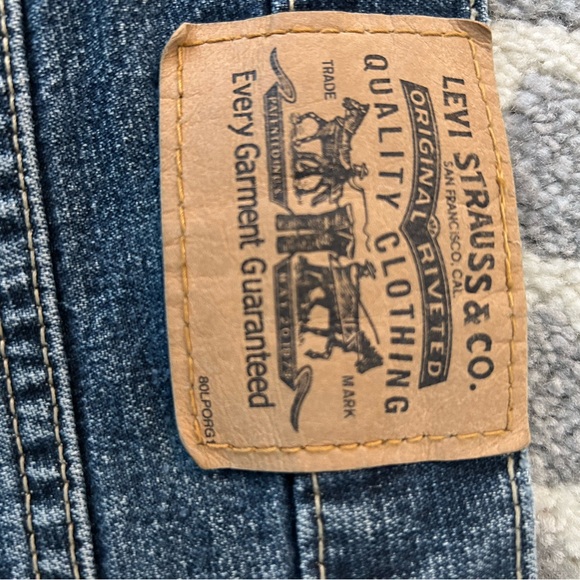 Levi's Men's Blue Jeans - Picture 2 of 8
